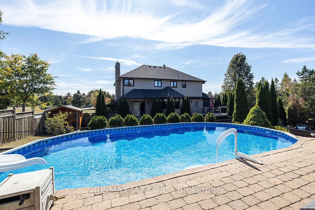 2 Maryleah Crt