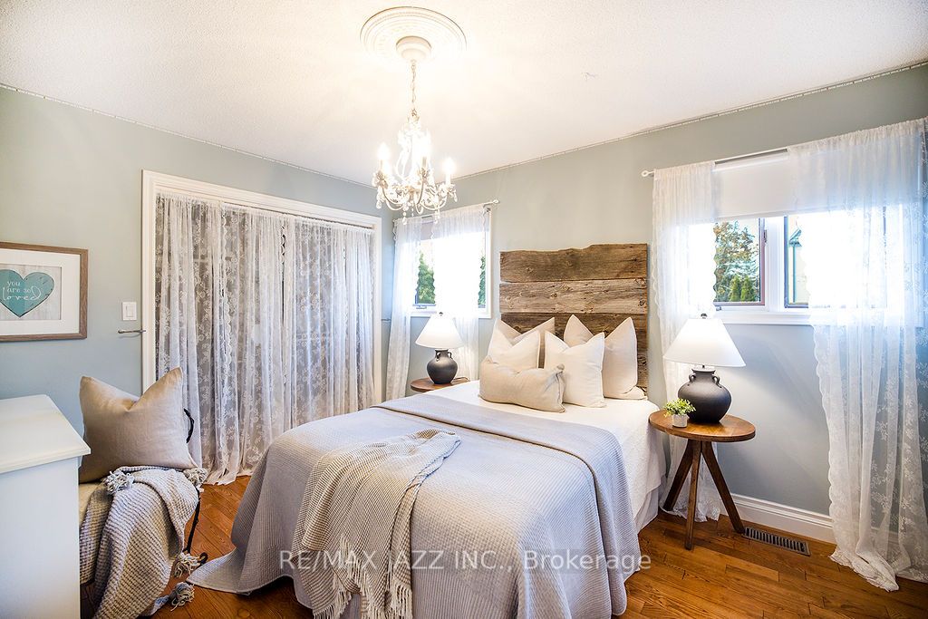 2 Maryleah Crt