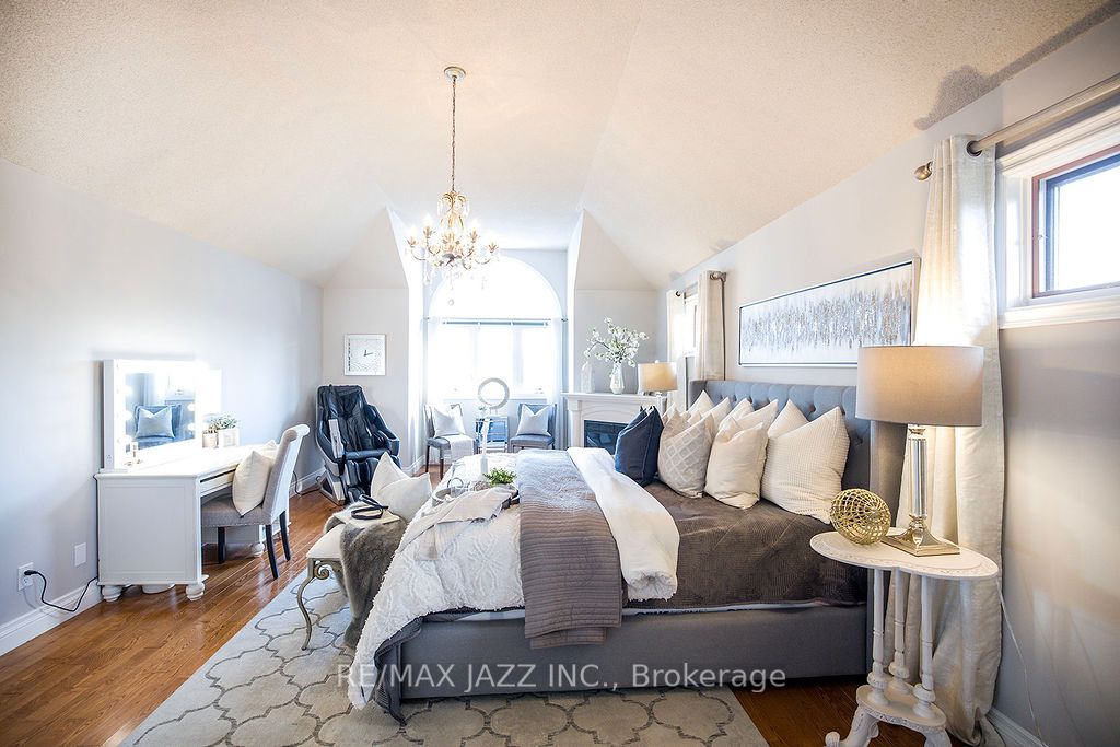 2 Maryleah Crt