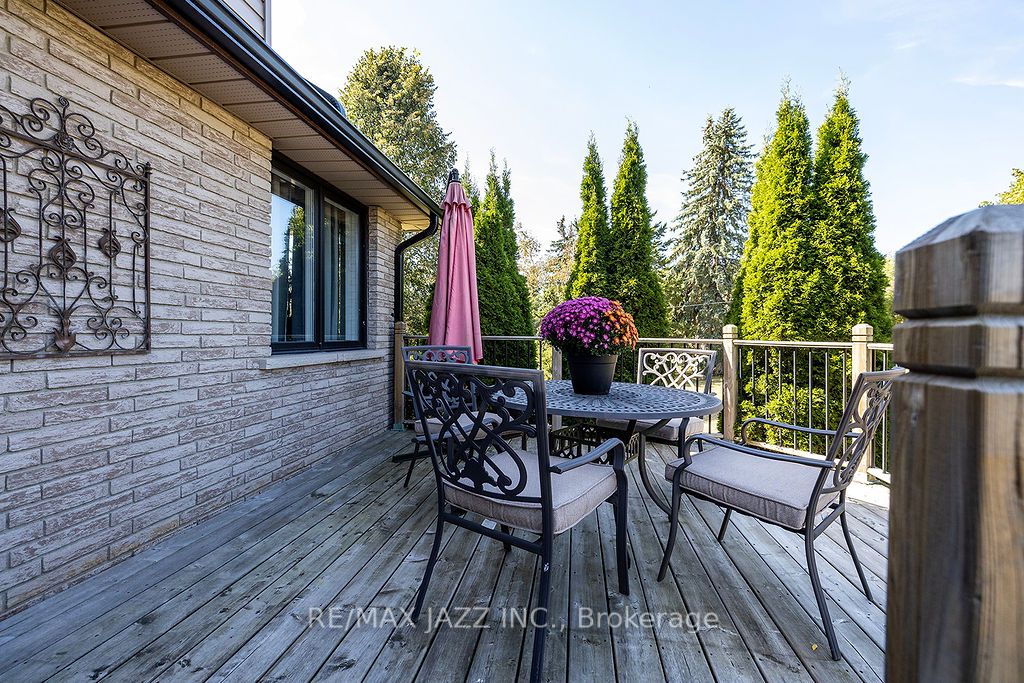 2 Maryleah Crt
