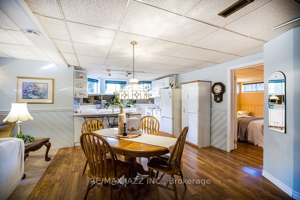 2 Maryleah Crt