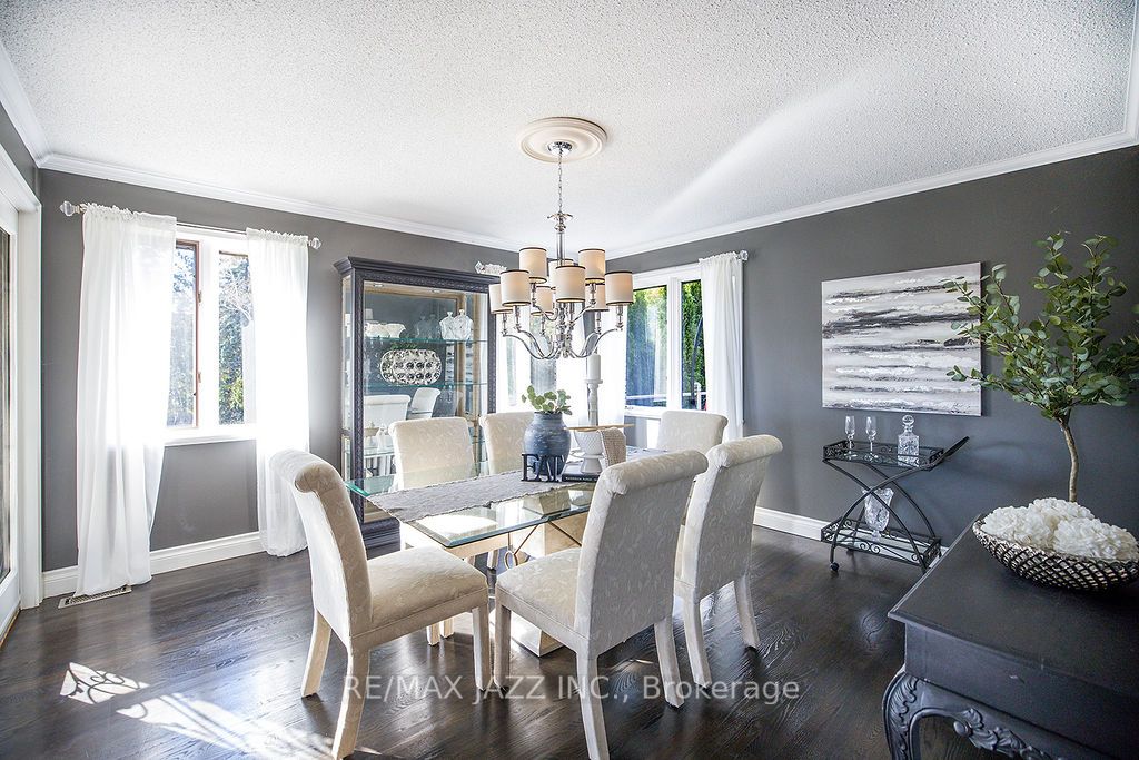 2 Maryleah Crt