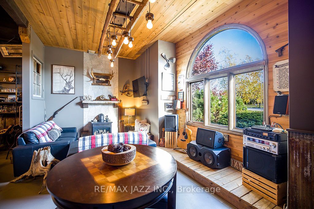 2 Maryleah Crt