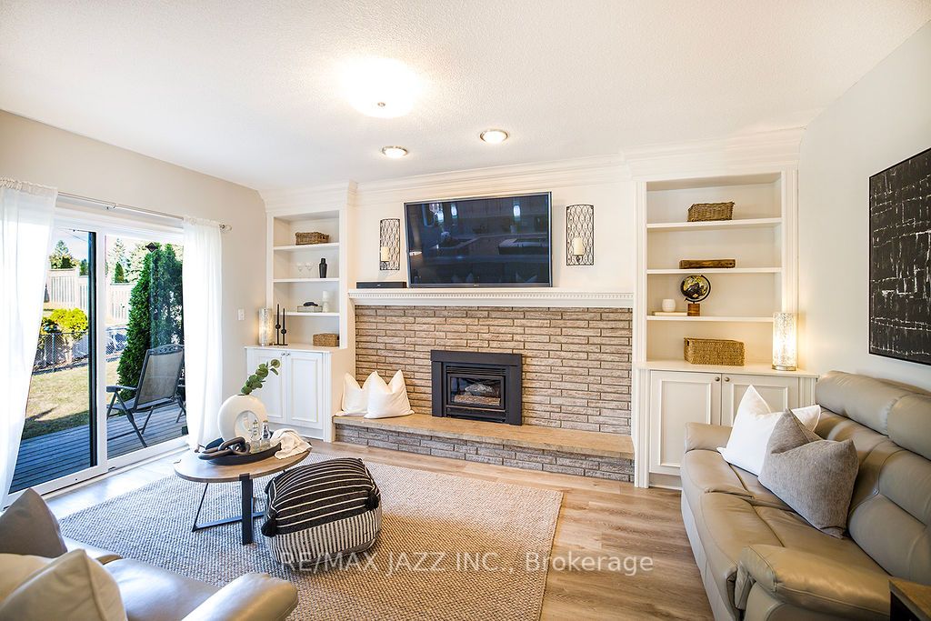 2 Maryleah Crt