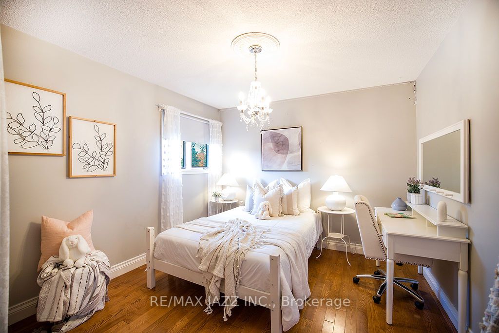 2 Maryleah Crt