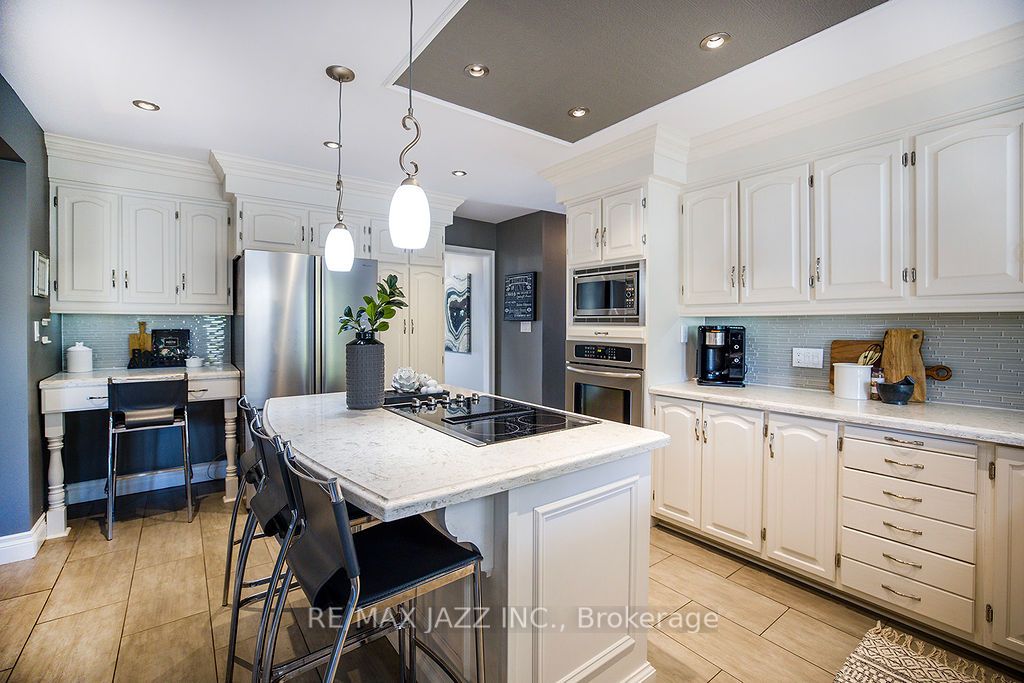 2 Maryleah Crt