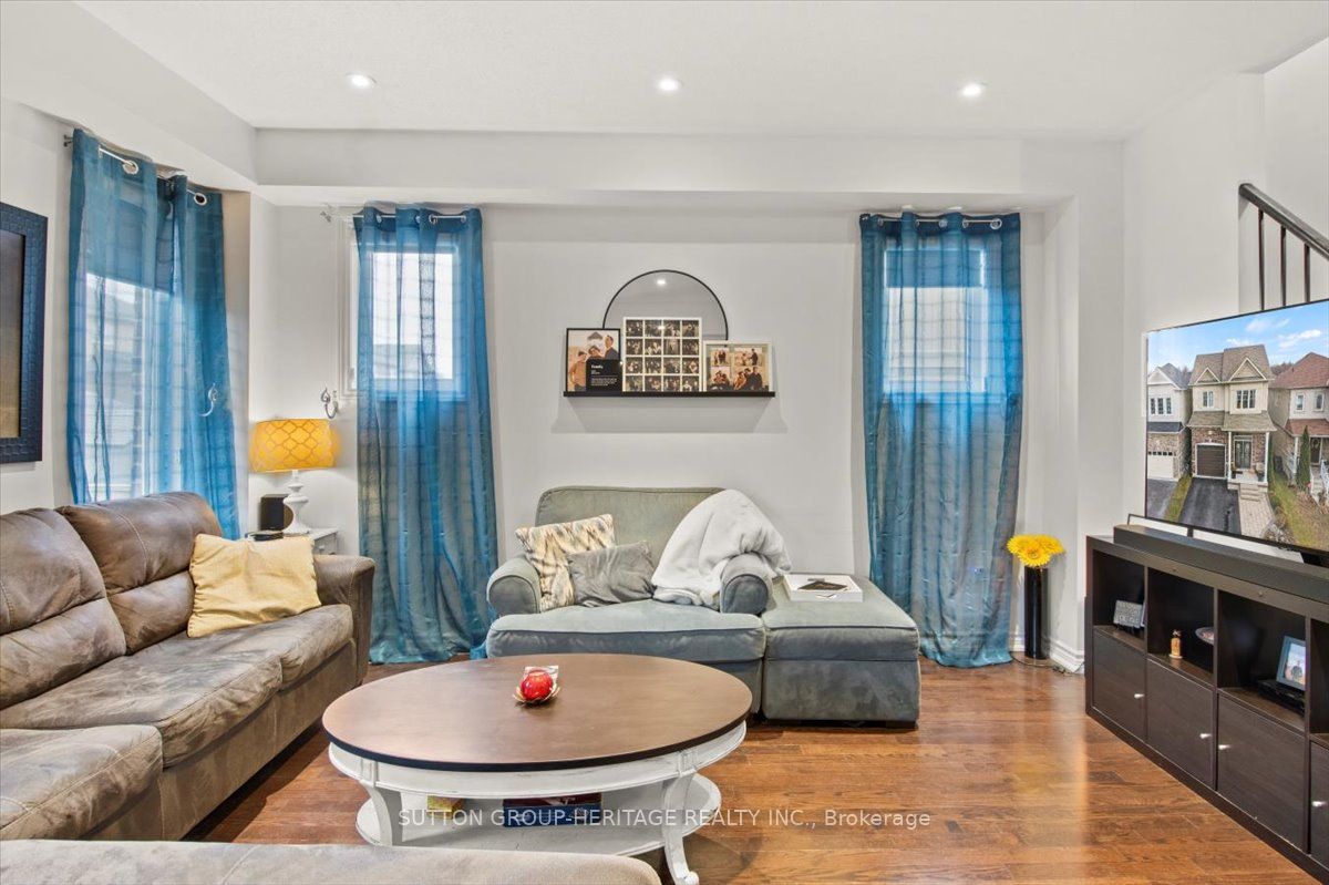 23 Gordon Cowling Street