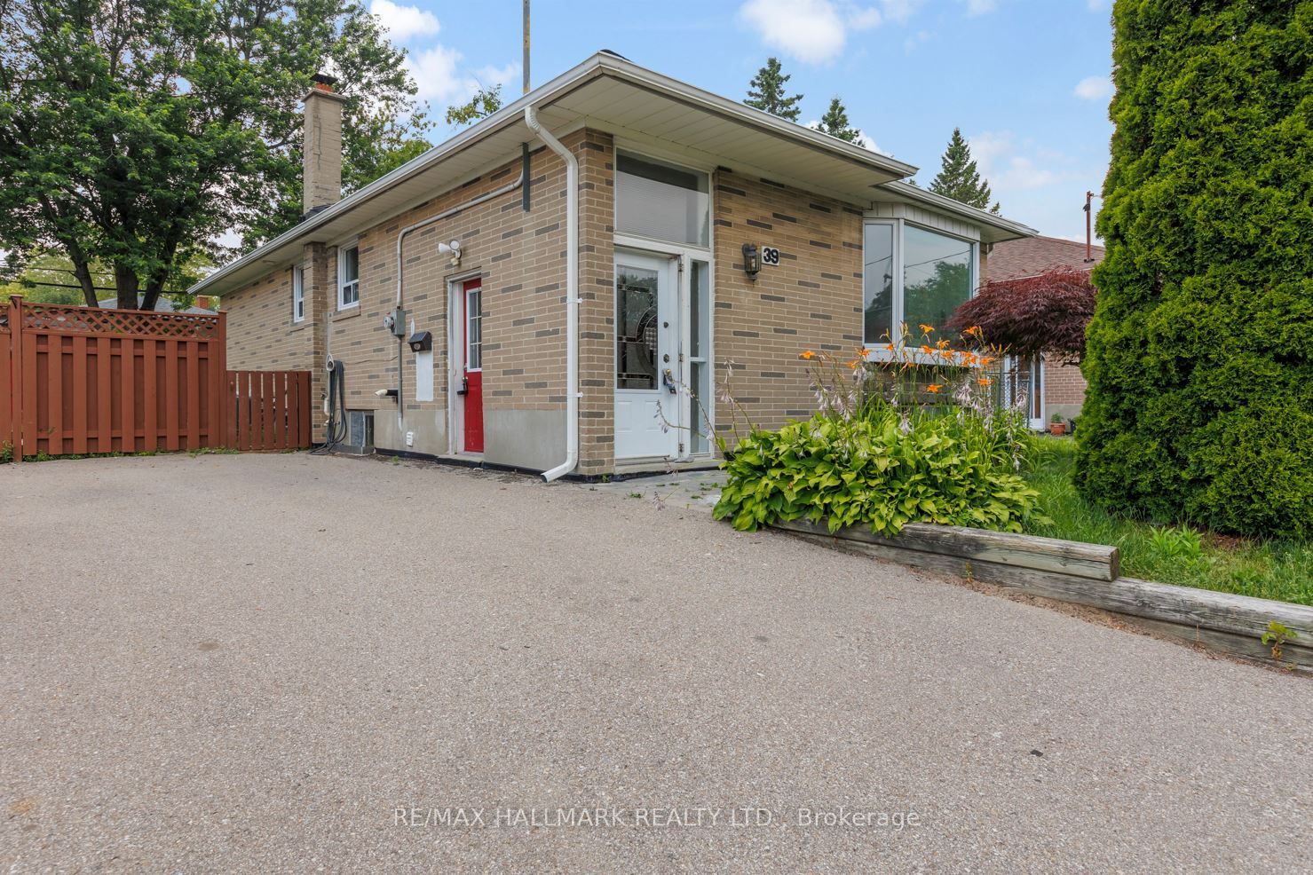39 Stansbury Crescent #Upper
