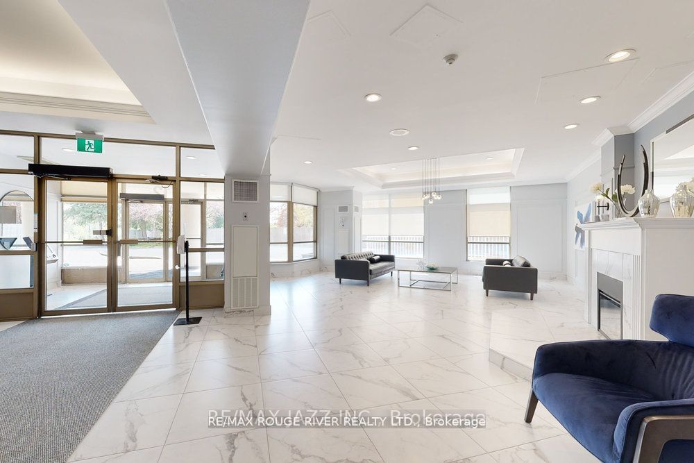 712 Rossland Rd E, #608