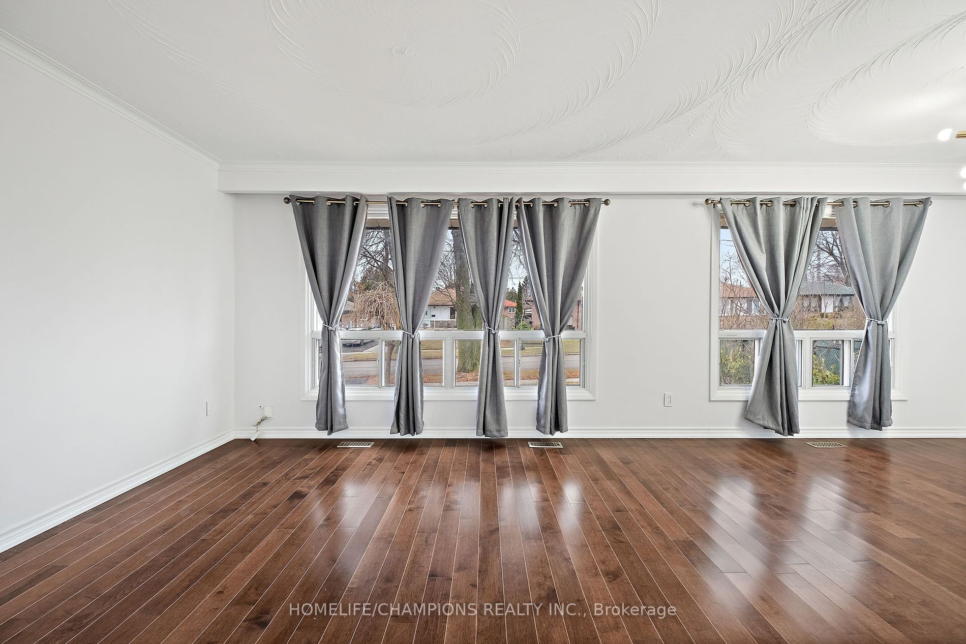 15 Stonehenge Crescent