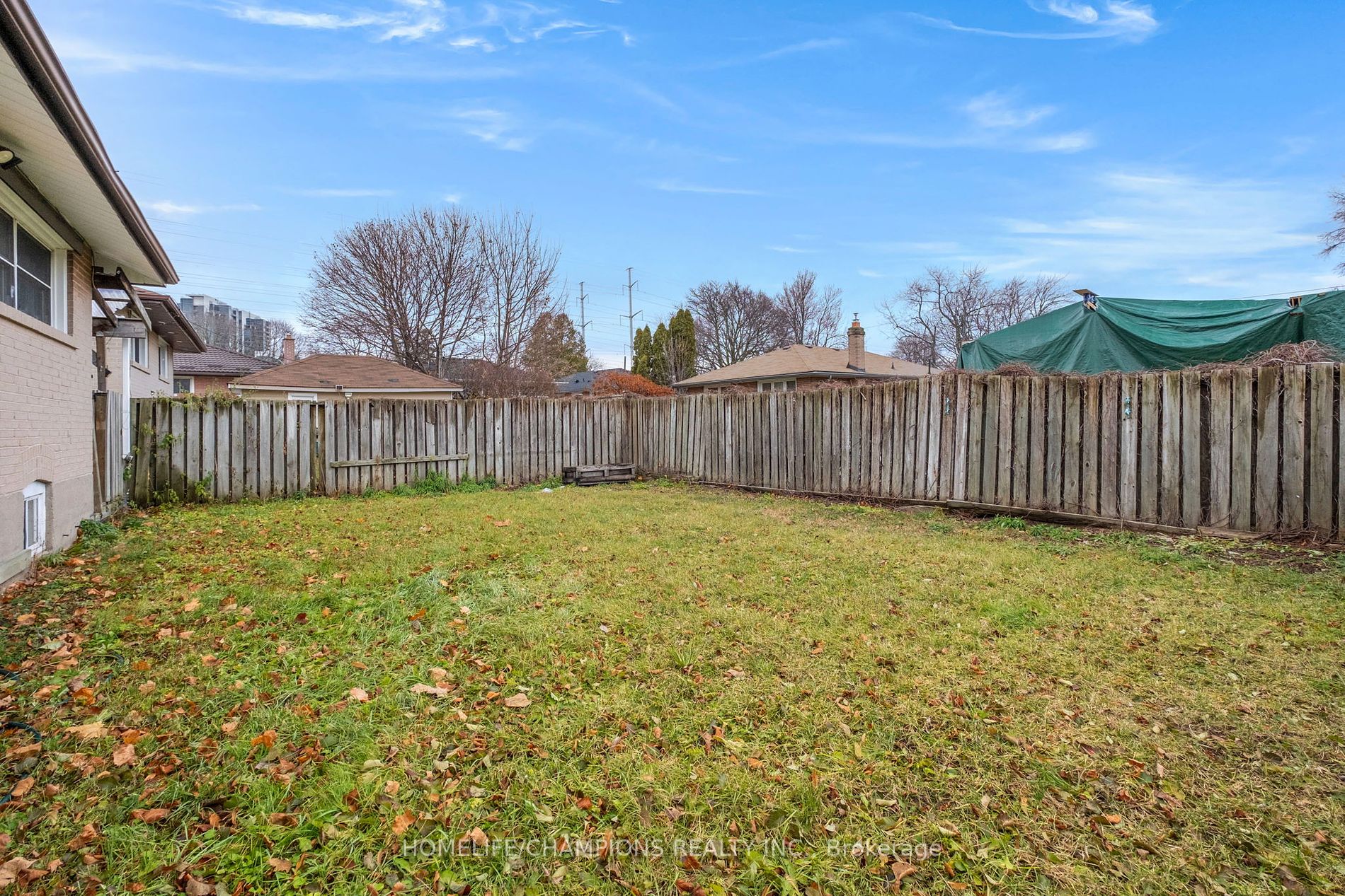 15 Stonehenge Crescent