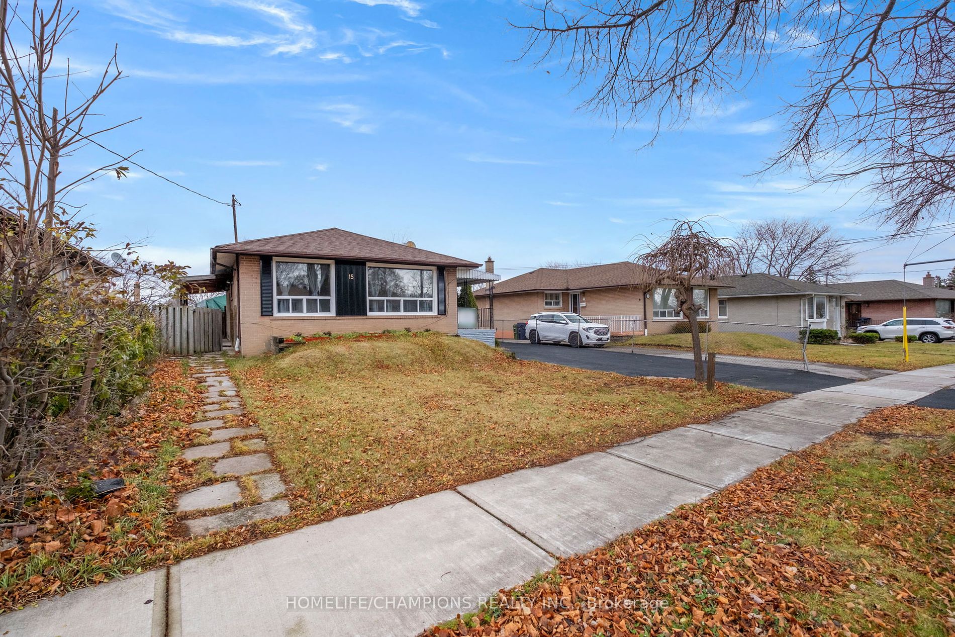 15 Stonehenge Crescent