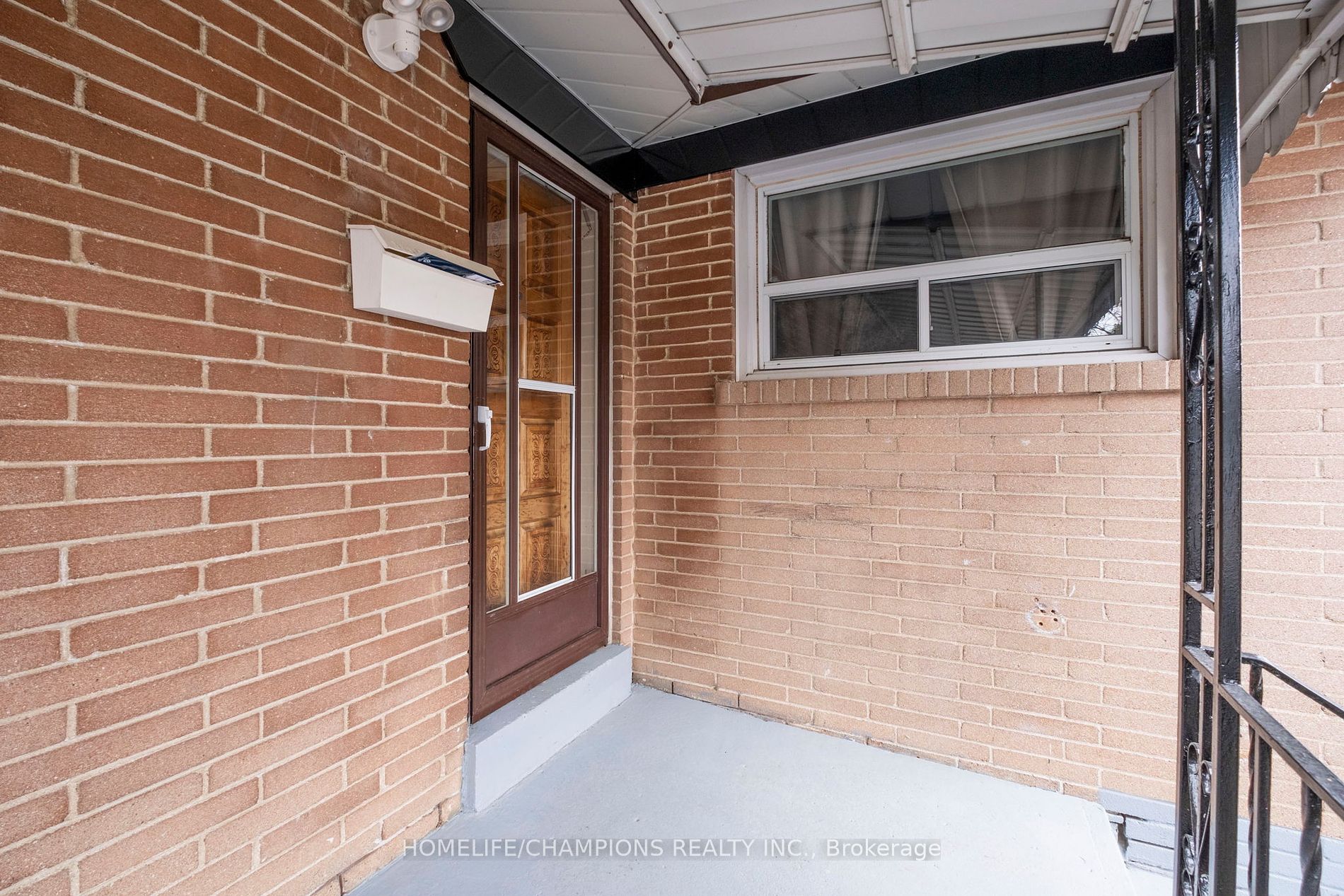 15 Stonehenge Crescent