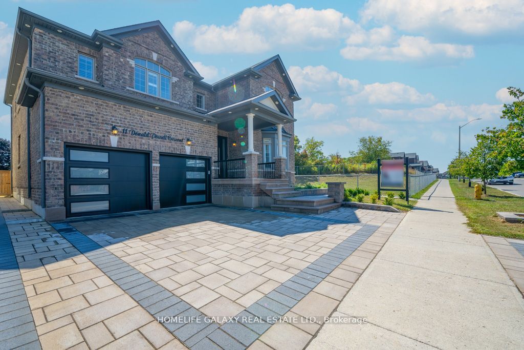 11 Donald Powell Cres