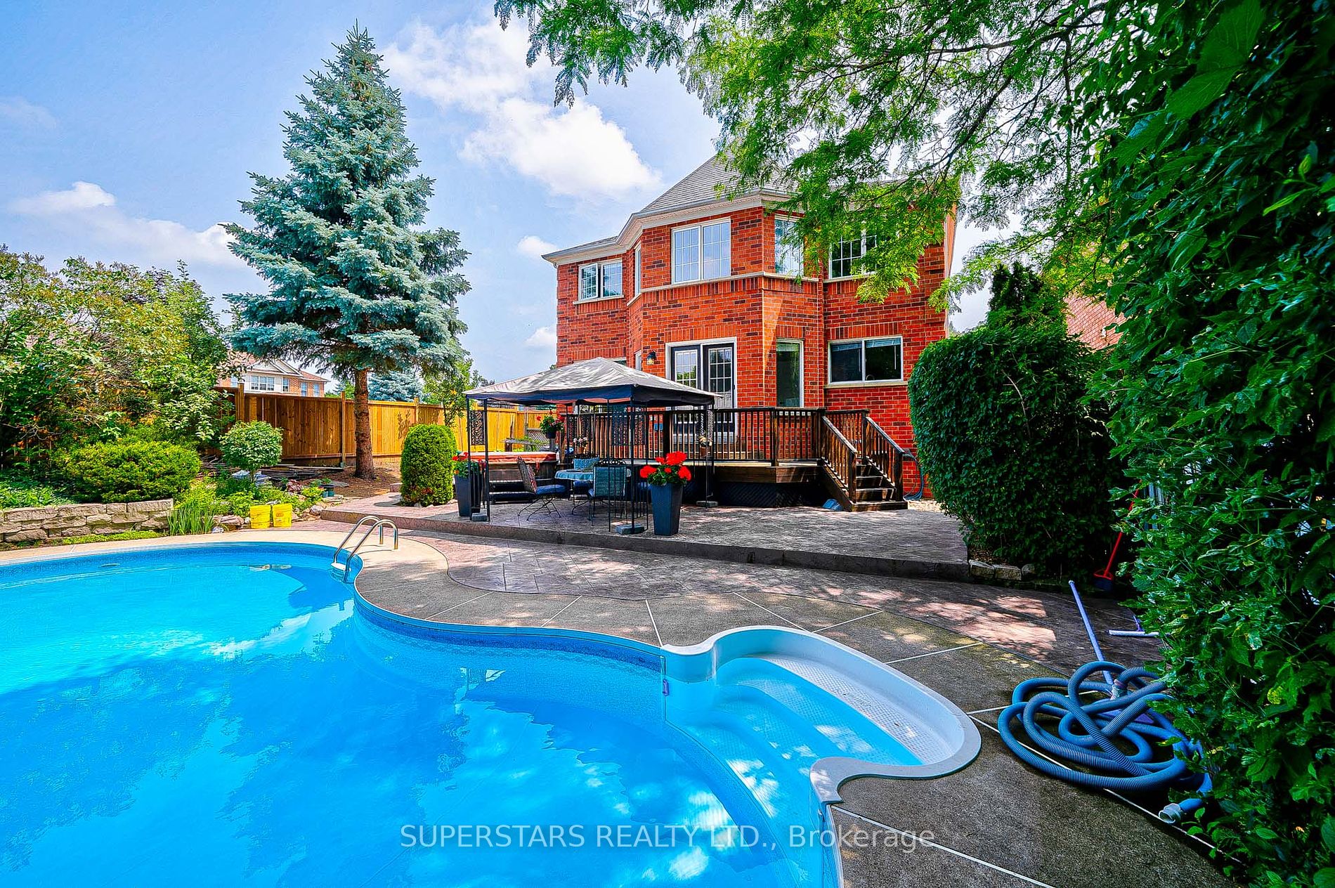 2 Redvers St