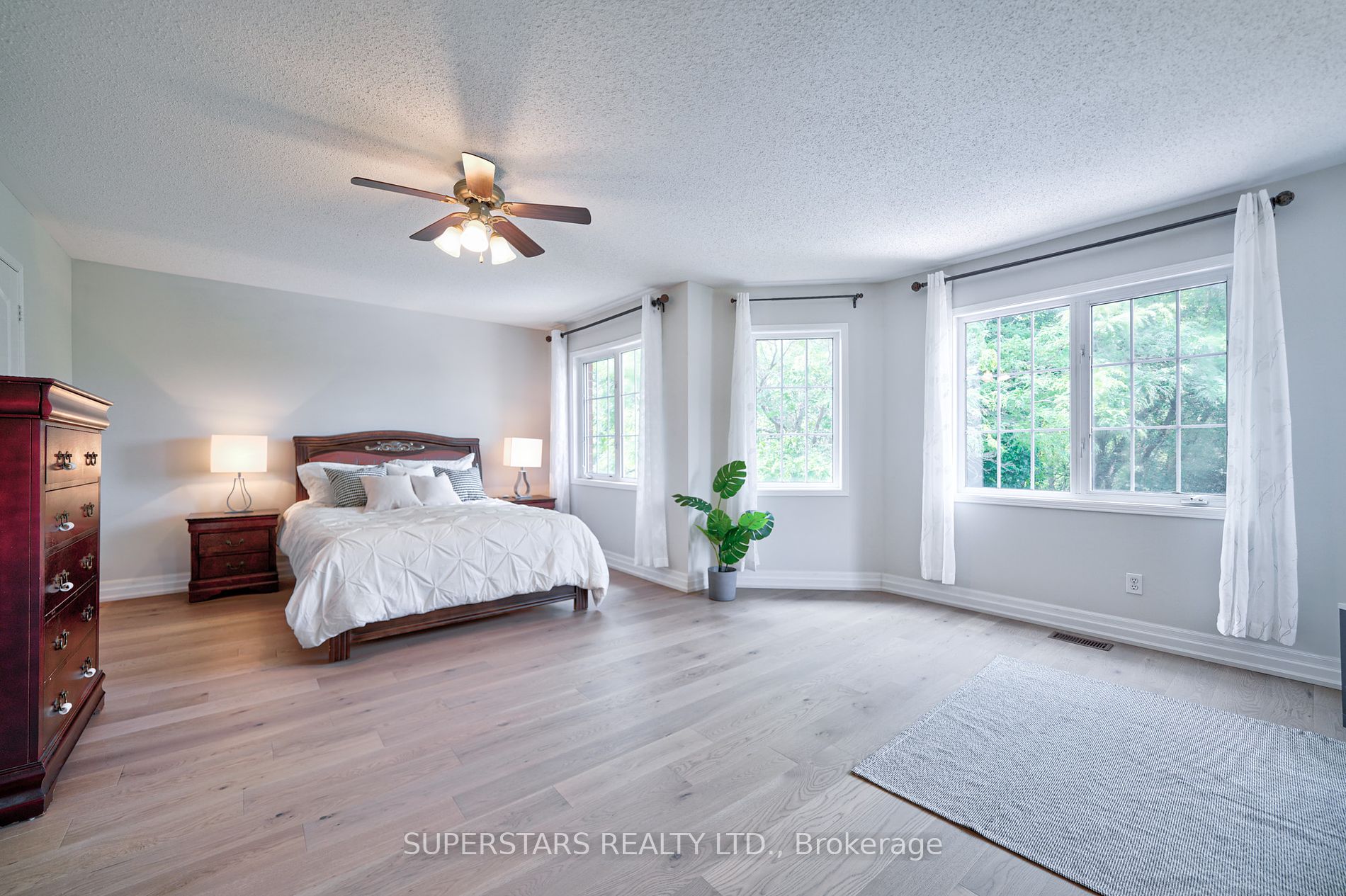 2 Redvers St