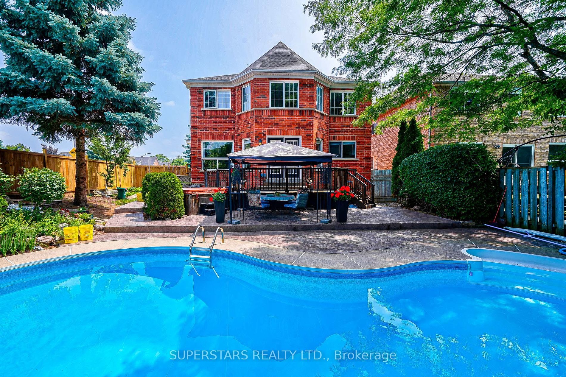 2 Redvers St