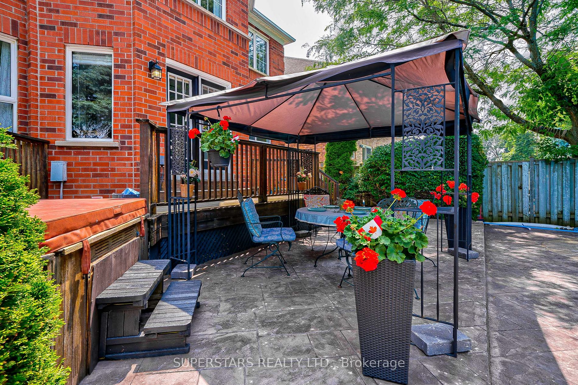 2 Redvers St