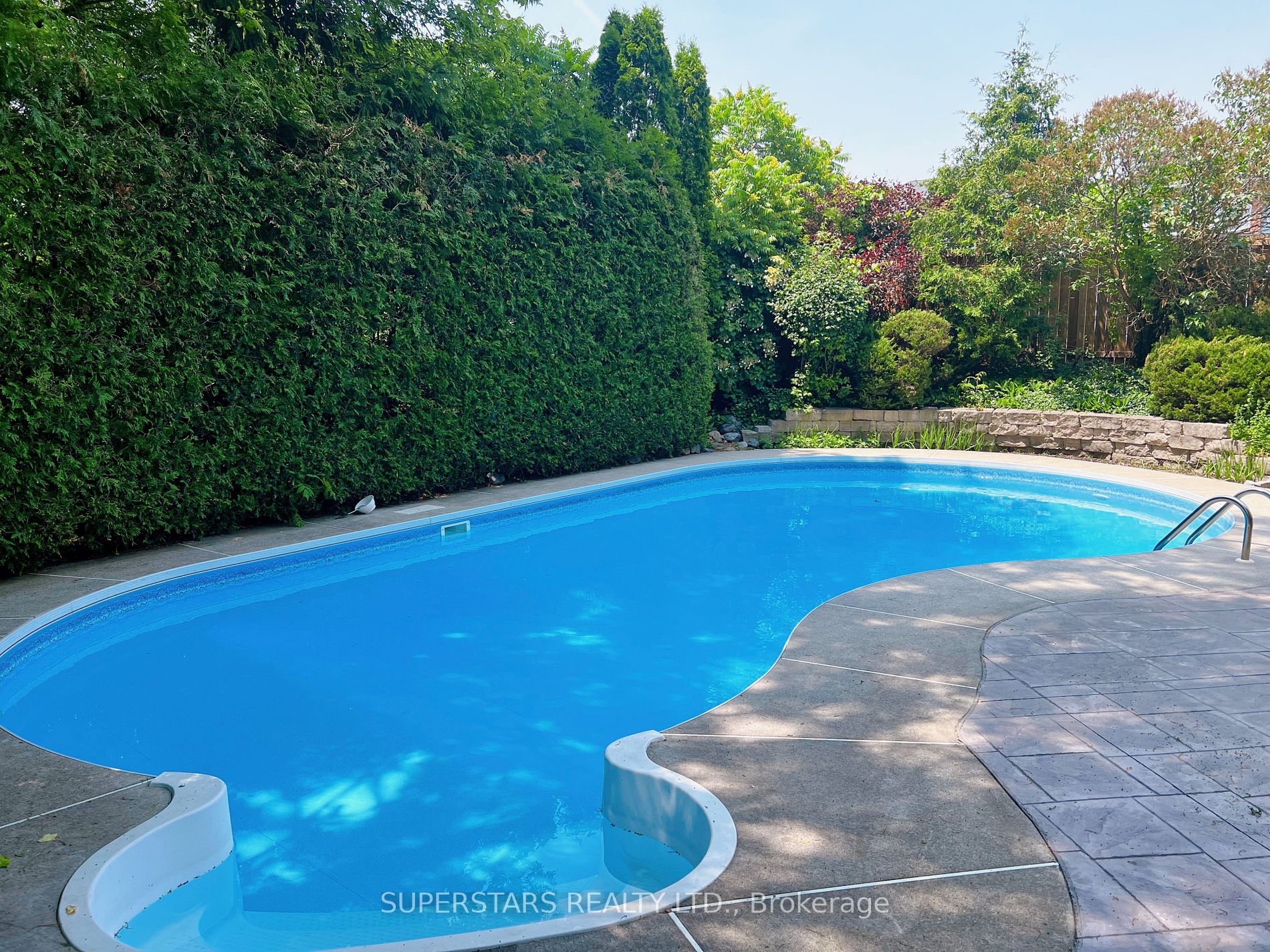 2 Redvers St