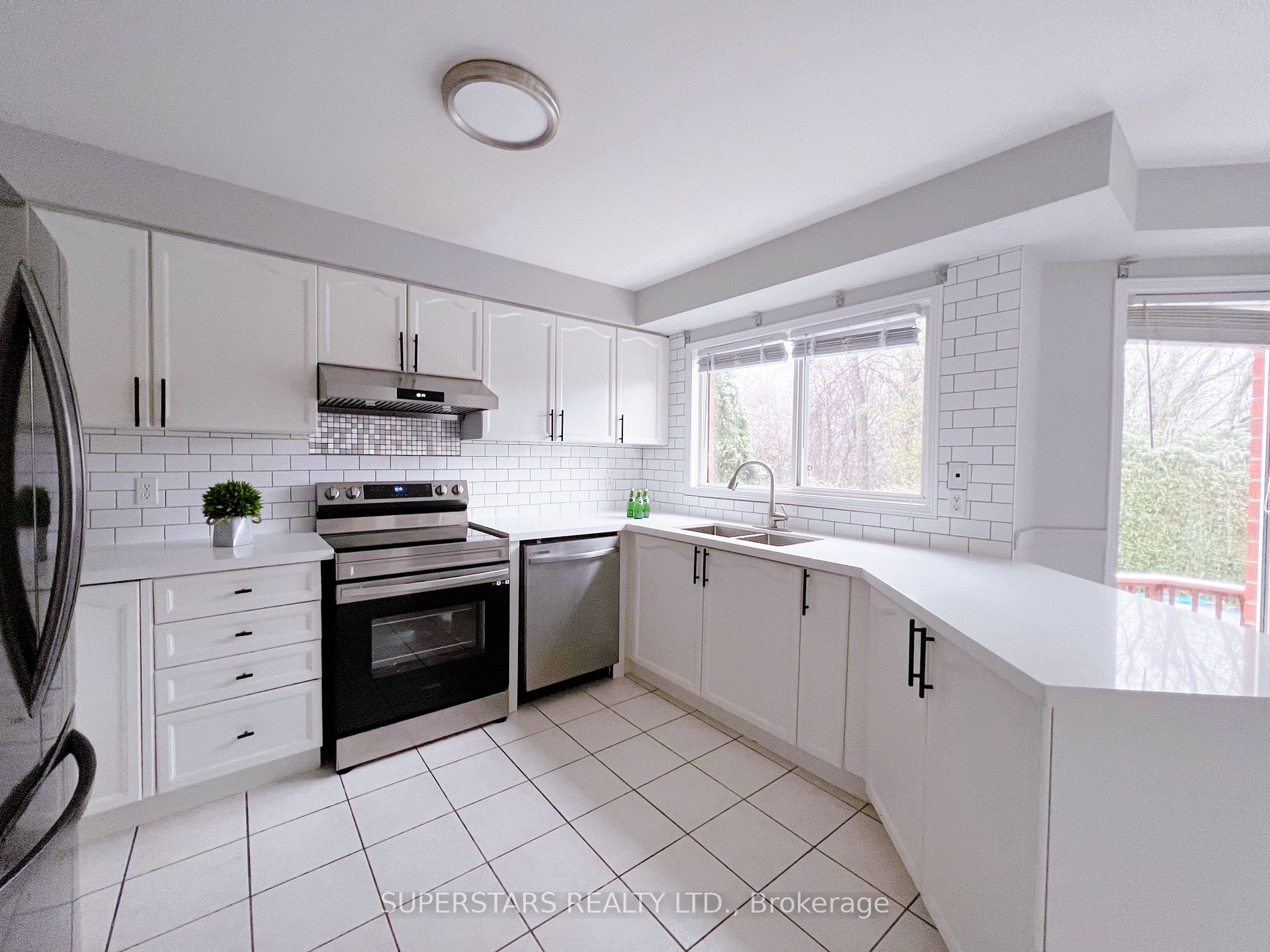 2 Redvers St