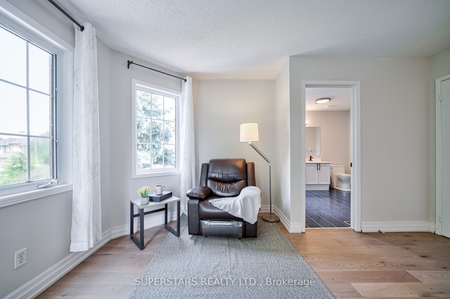 2 Redvers St