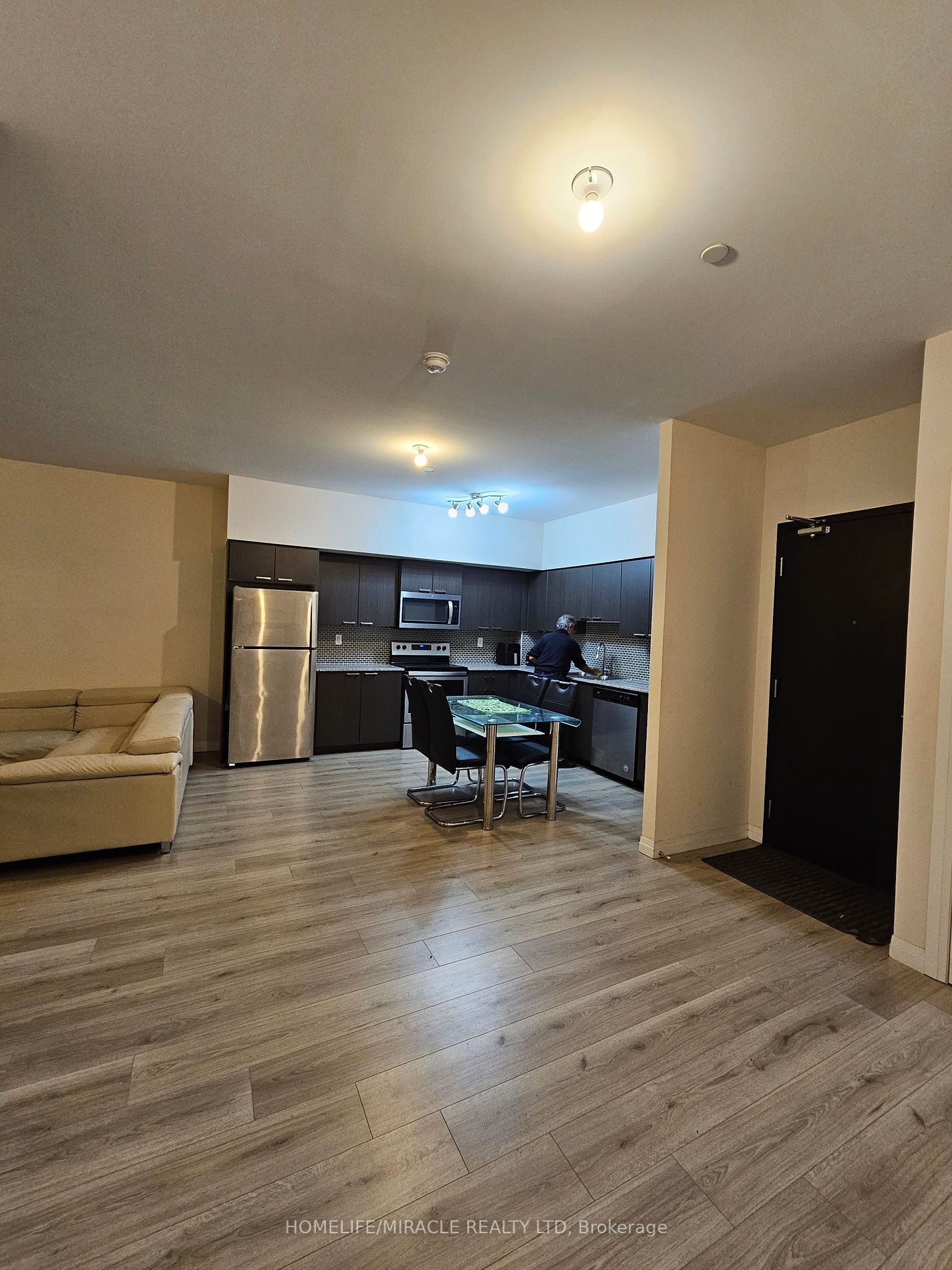 2152 Lawrence Avenue E, #101