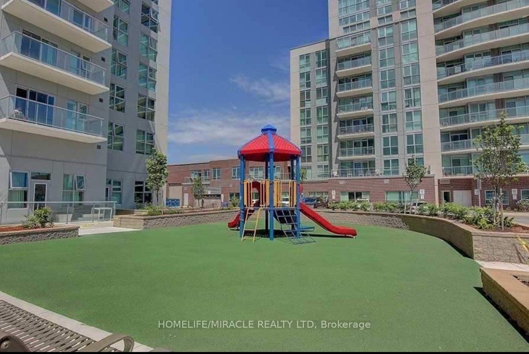 2152 Lawrence Avenue E, #101