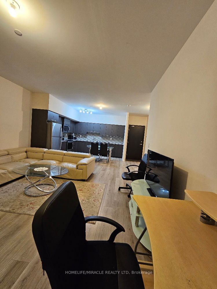 2152 Lawrence Avenue E, #101