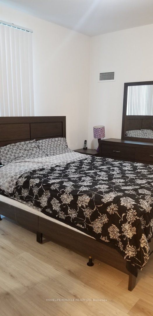 2152 Lawrence Avenue E, #101