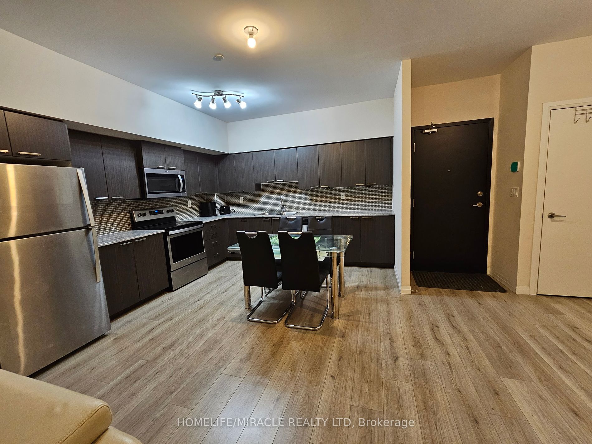 2152 Lawrence Avenue E, #101
