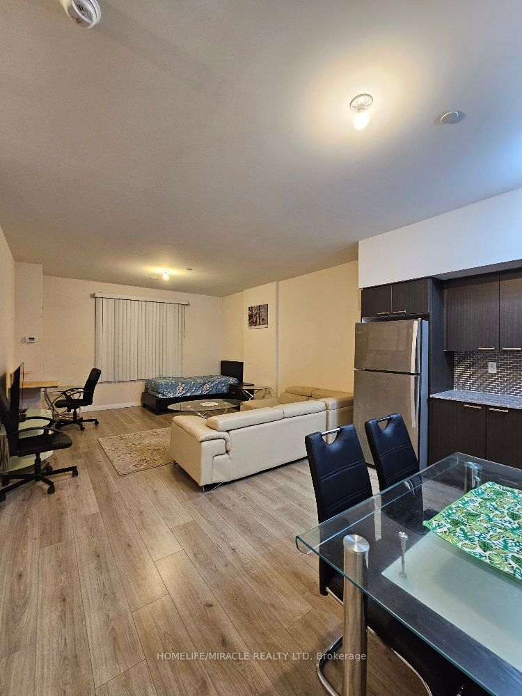 2152 Lawrence Avenue E, #101