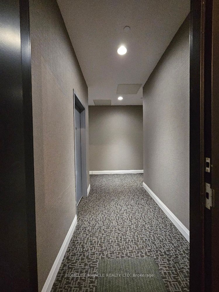 2152 Lawrence Avenue E, #101