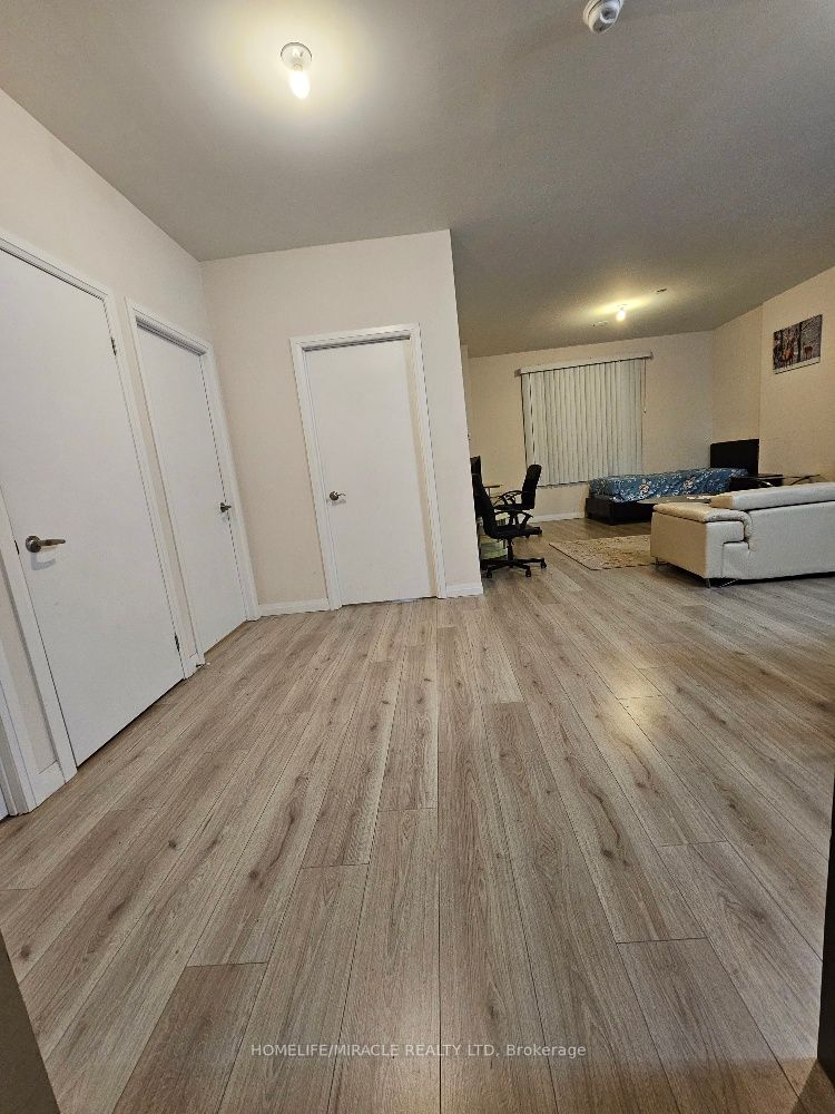 2152 Lawrence Avenue E, #101