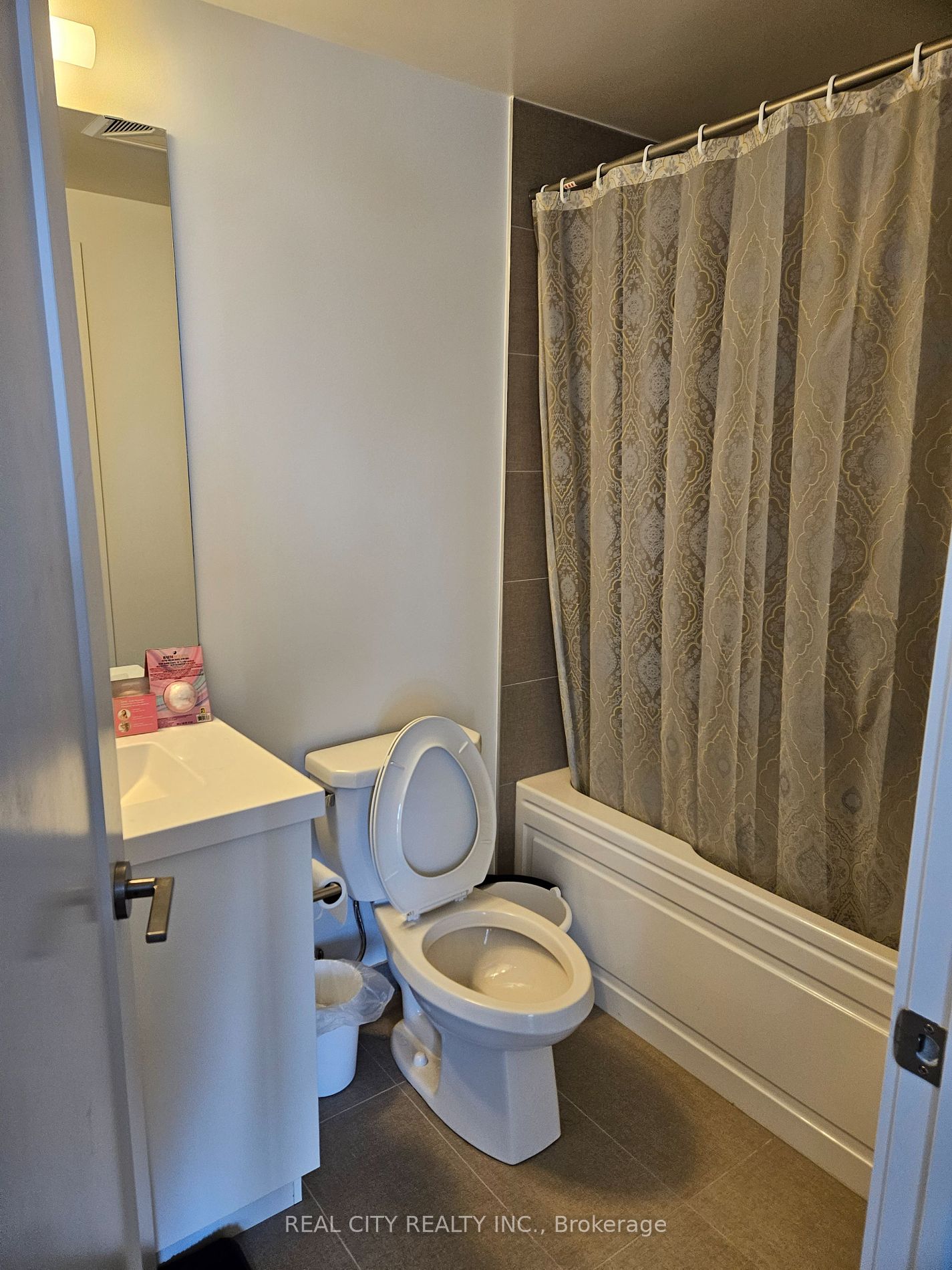 2550 Simcoe St N, #1004