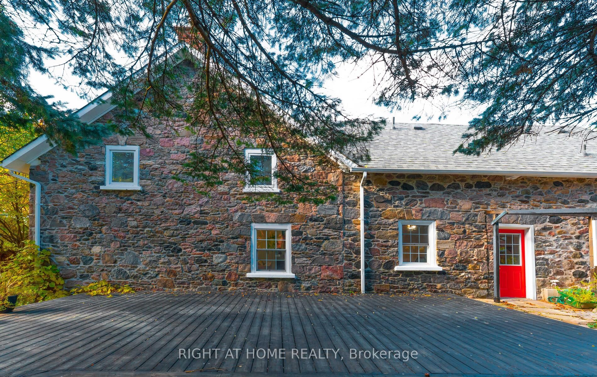 2319 Wildwood Cres