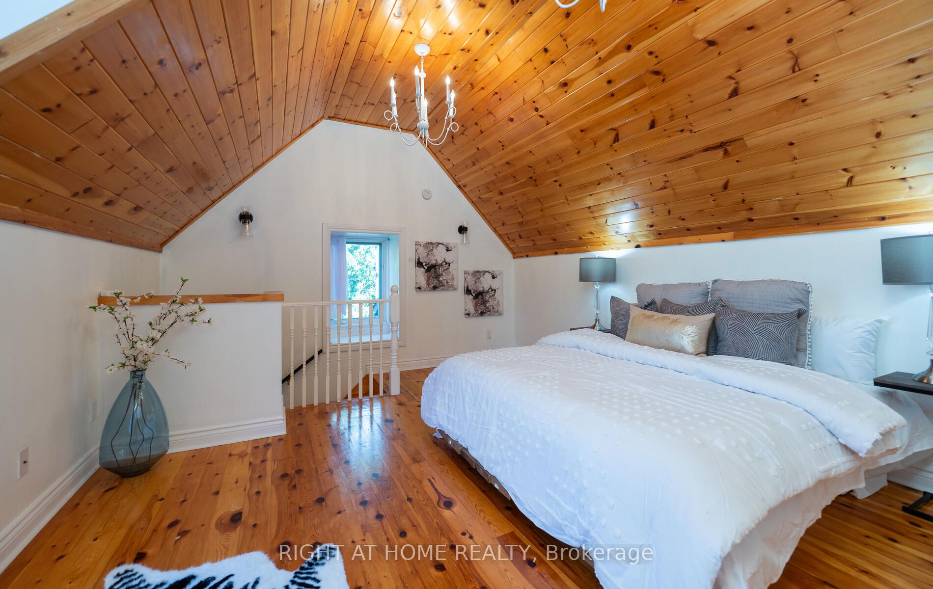2319 Wildwood Cres