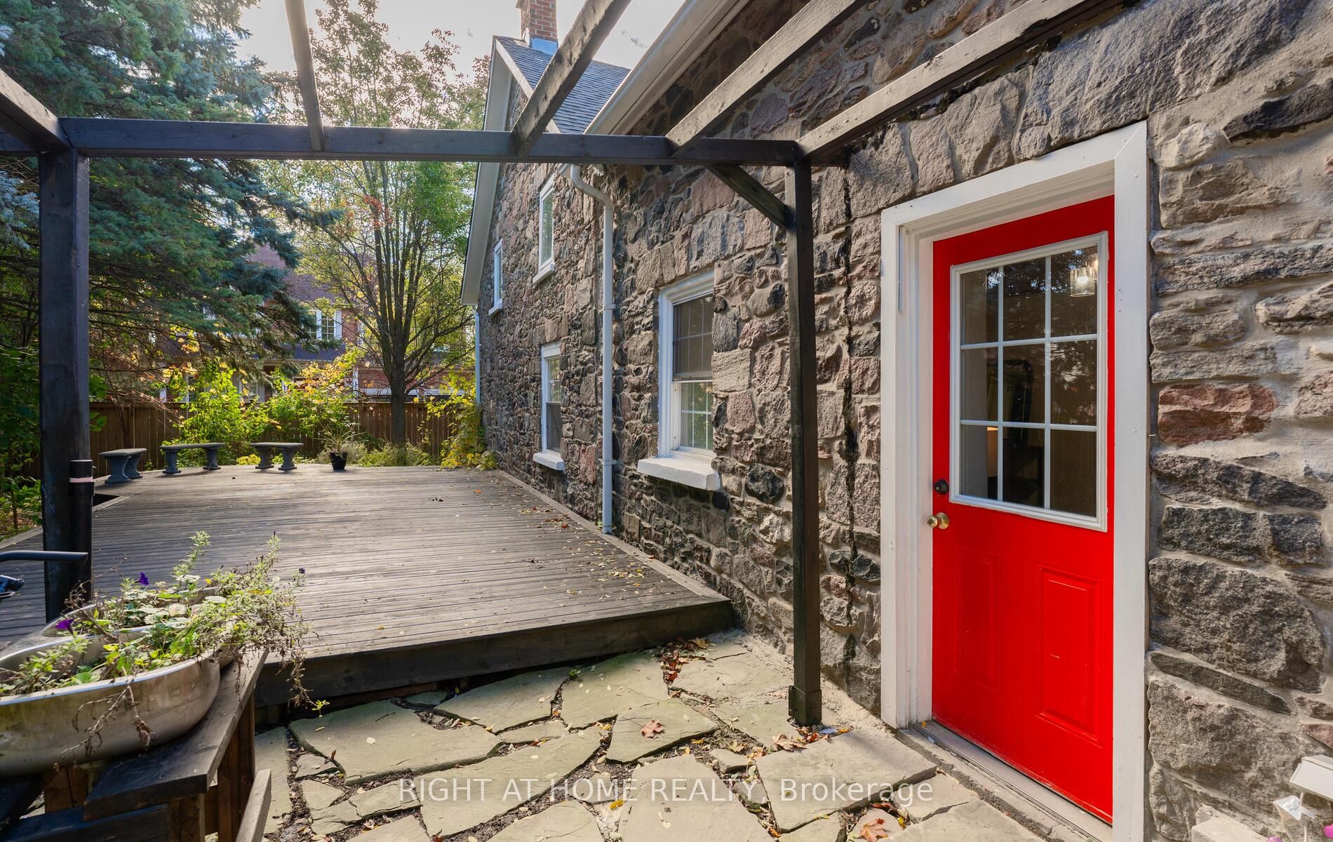 2319 Wildwood Cres