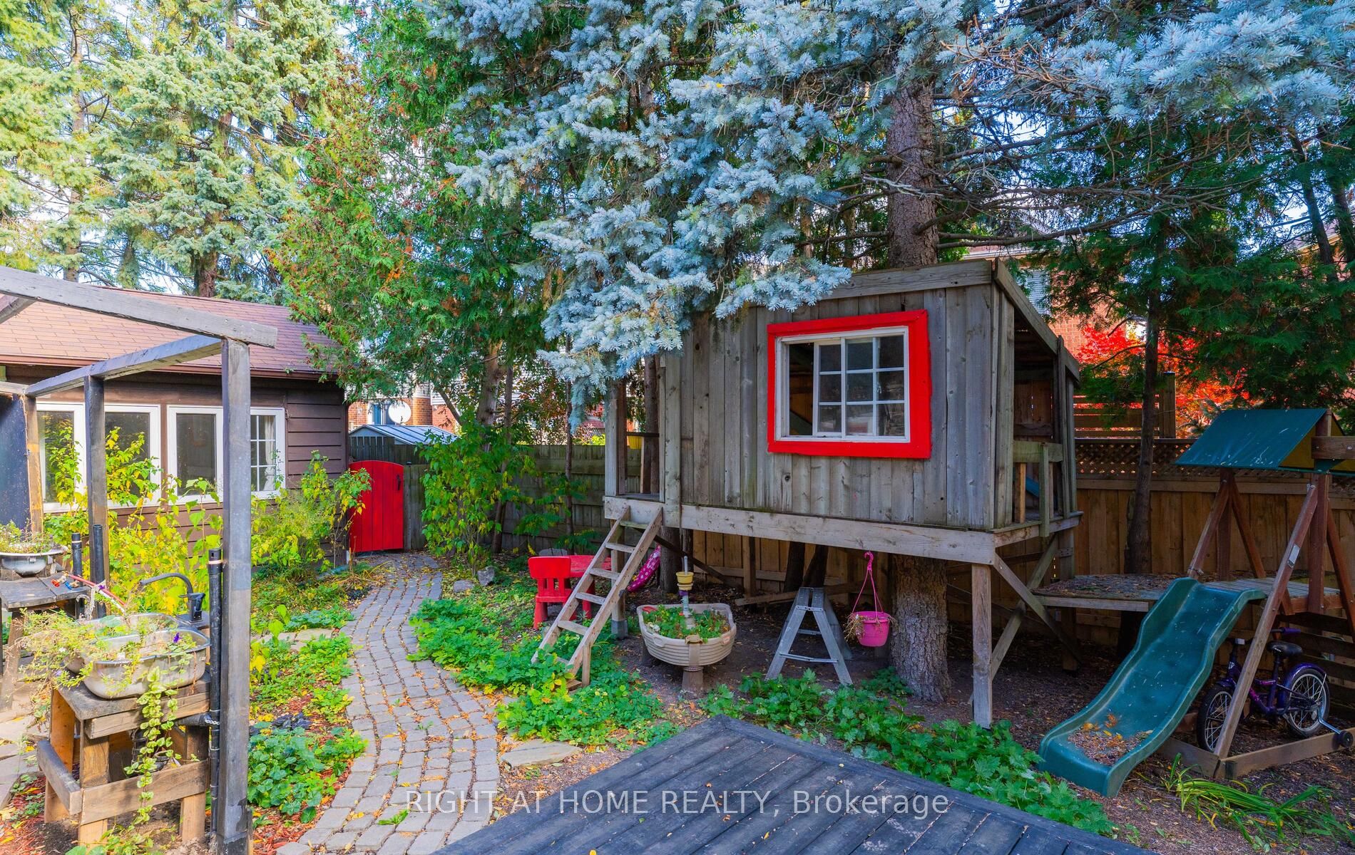 2319 Wildwood Cres