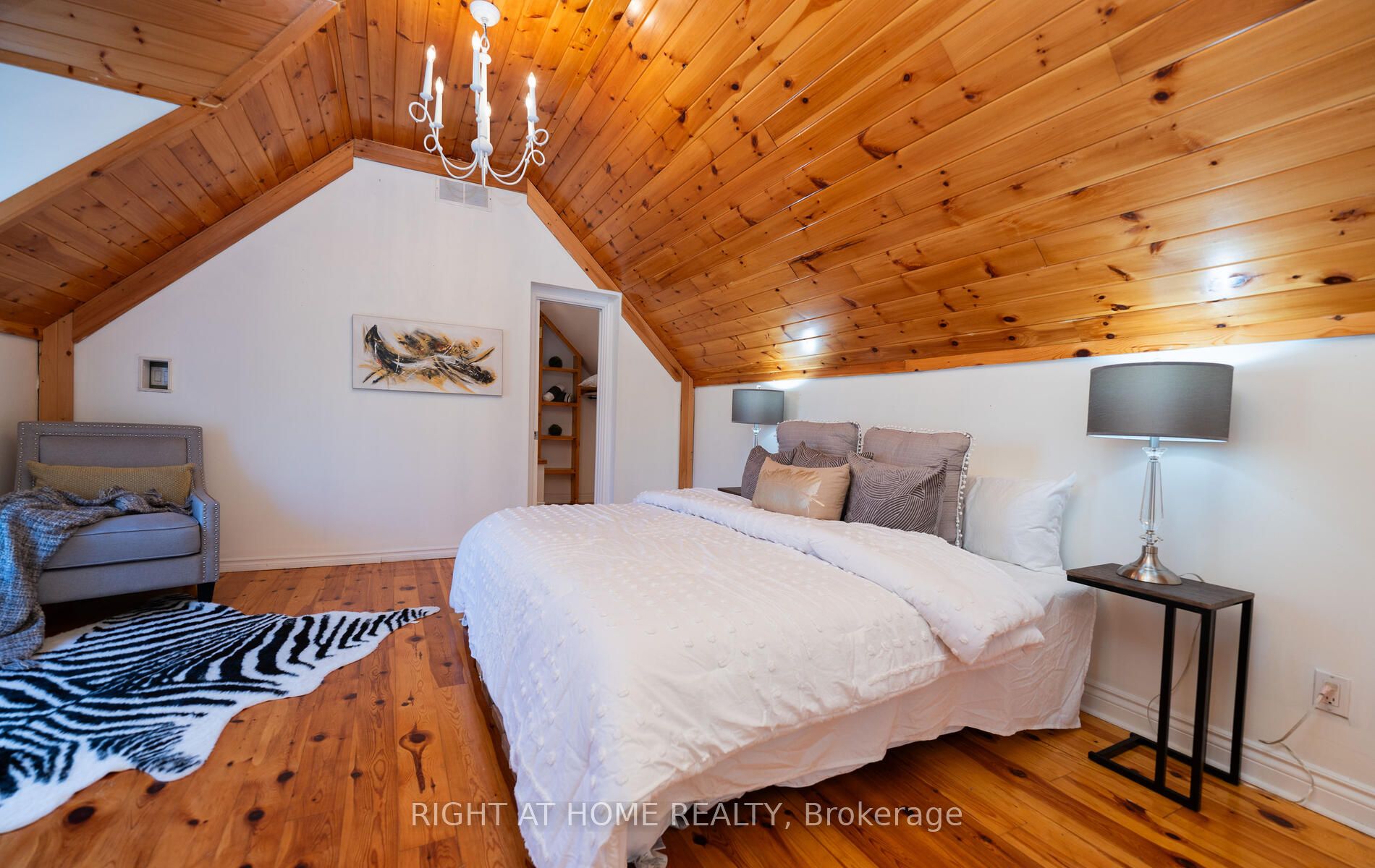2319 Wildwood Cres