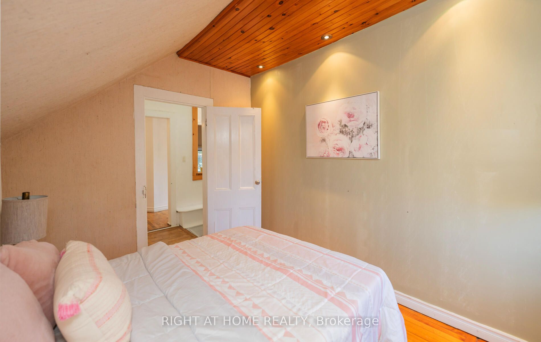 2319 Wildwood Cres