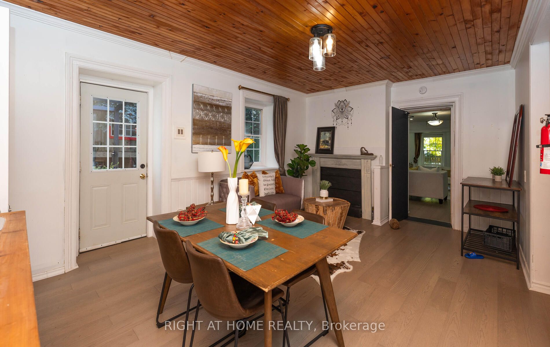 2319 Wildwood Cres