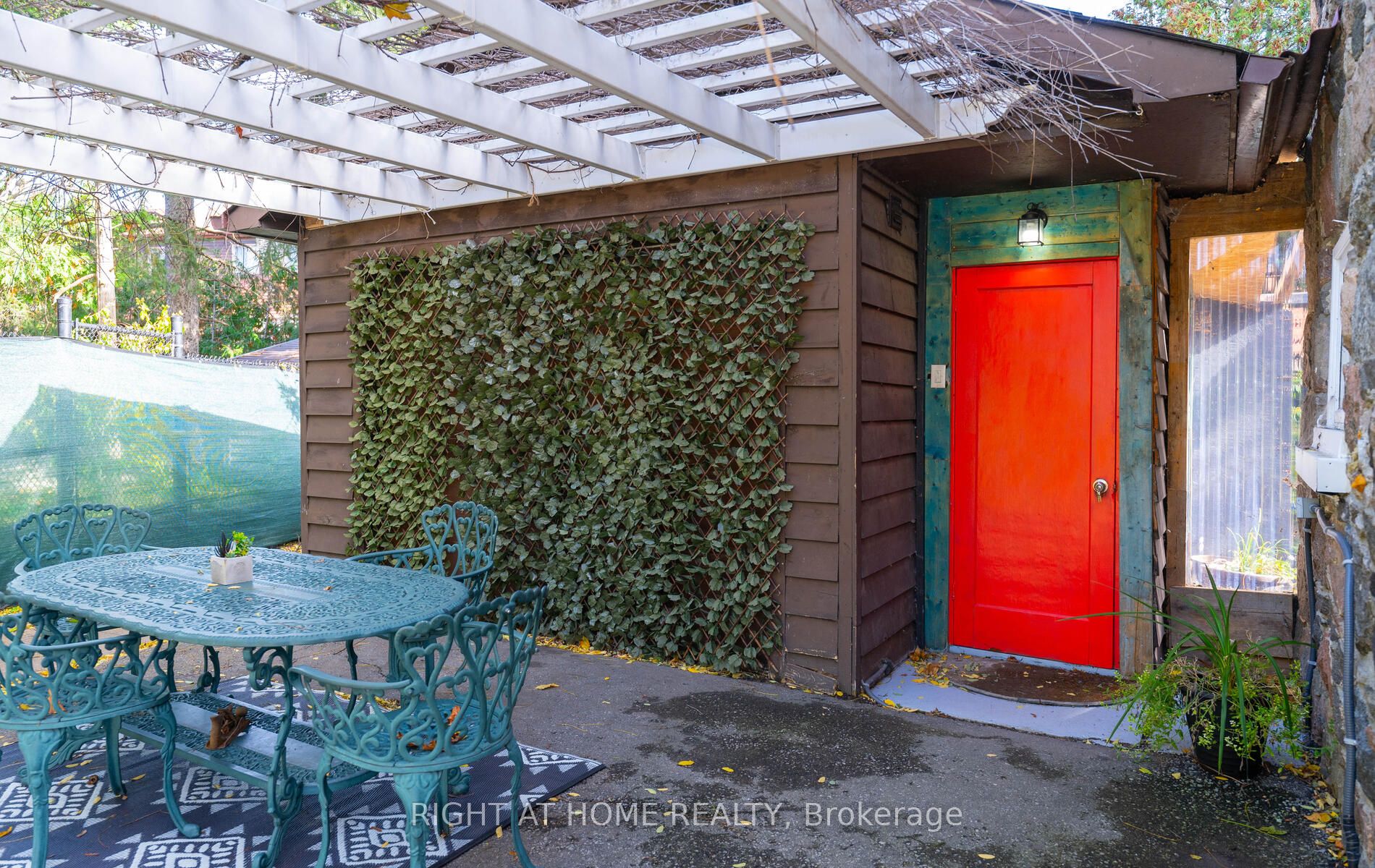 2319 Wildwood Cres