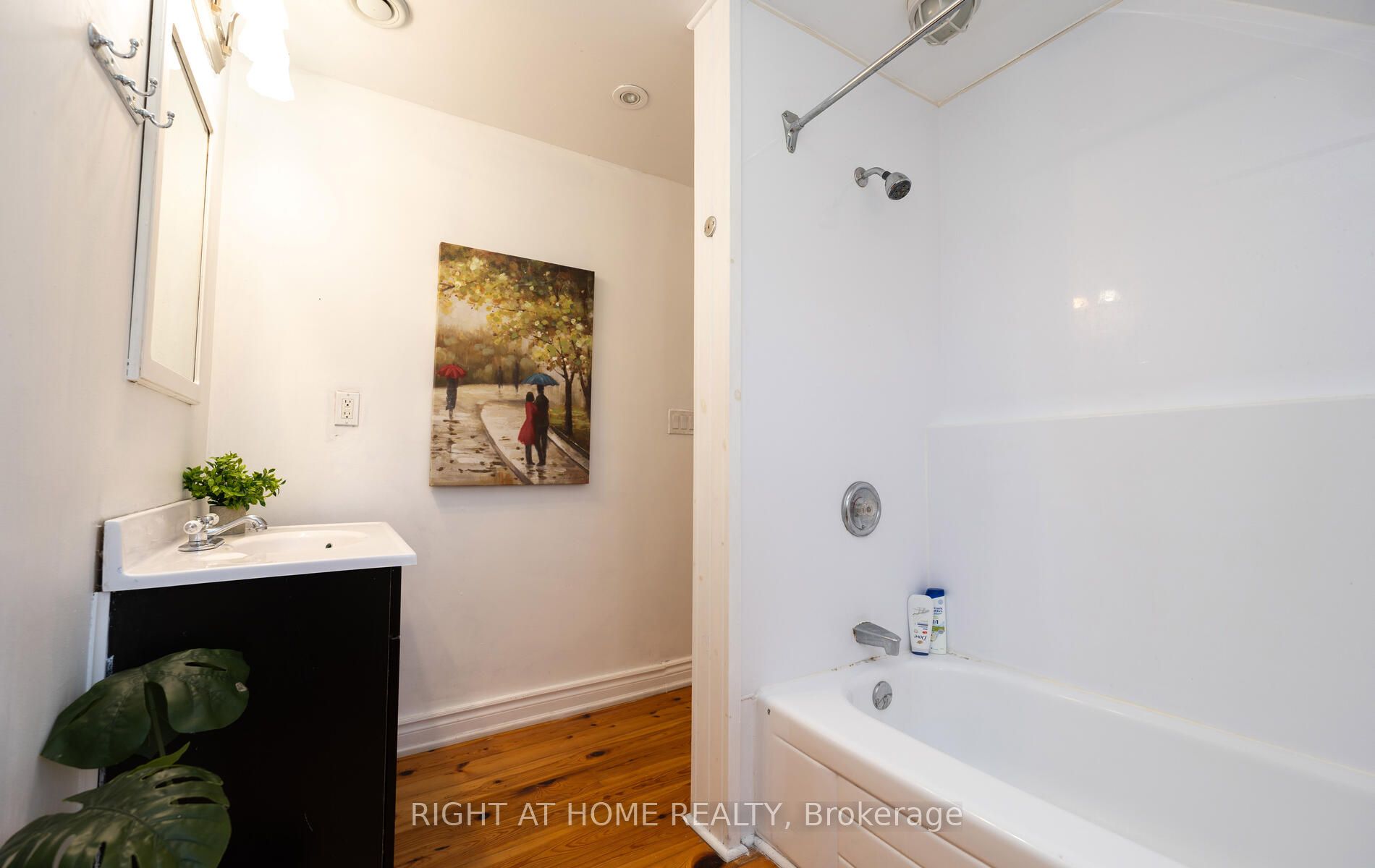 2319 Wildwood Cres