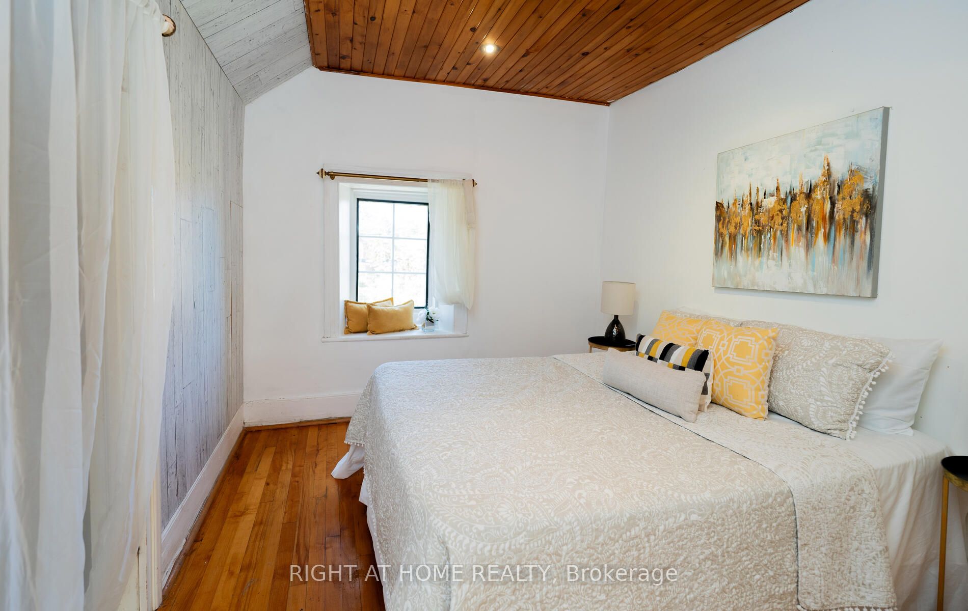 2319 Wildwood Cres