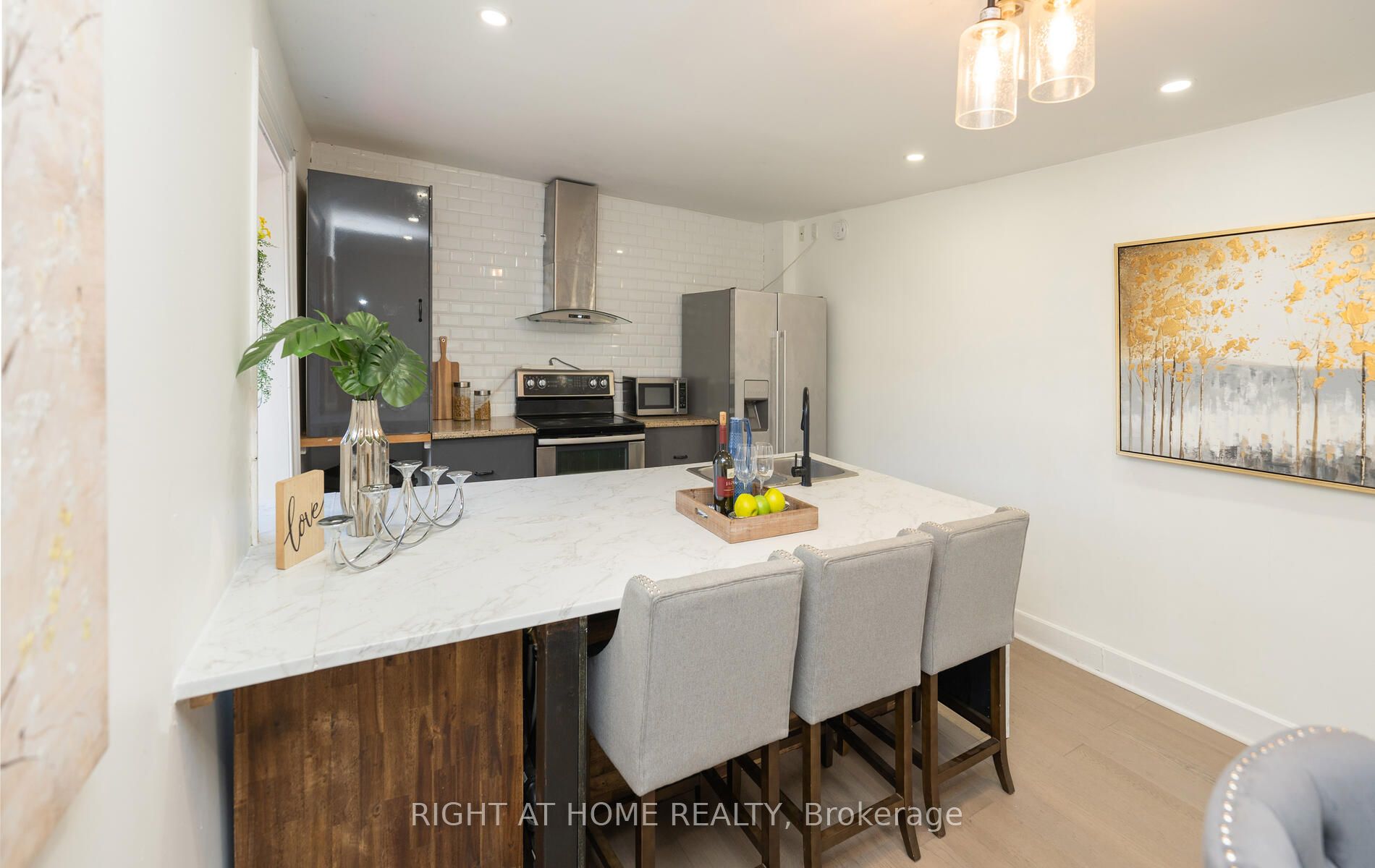 2319 Wildwood Cres