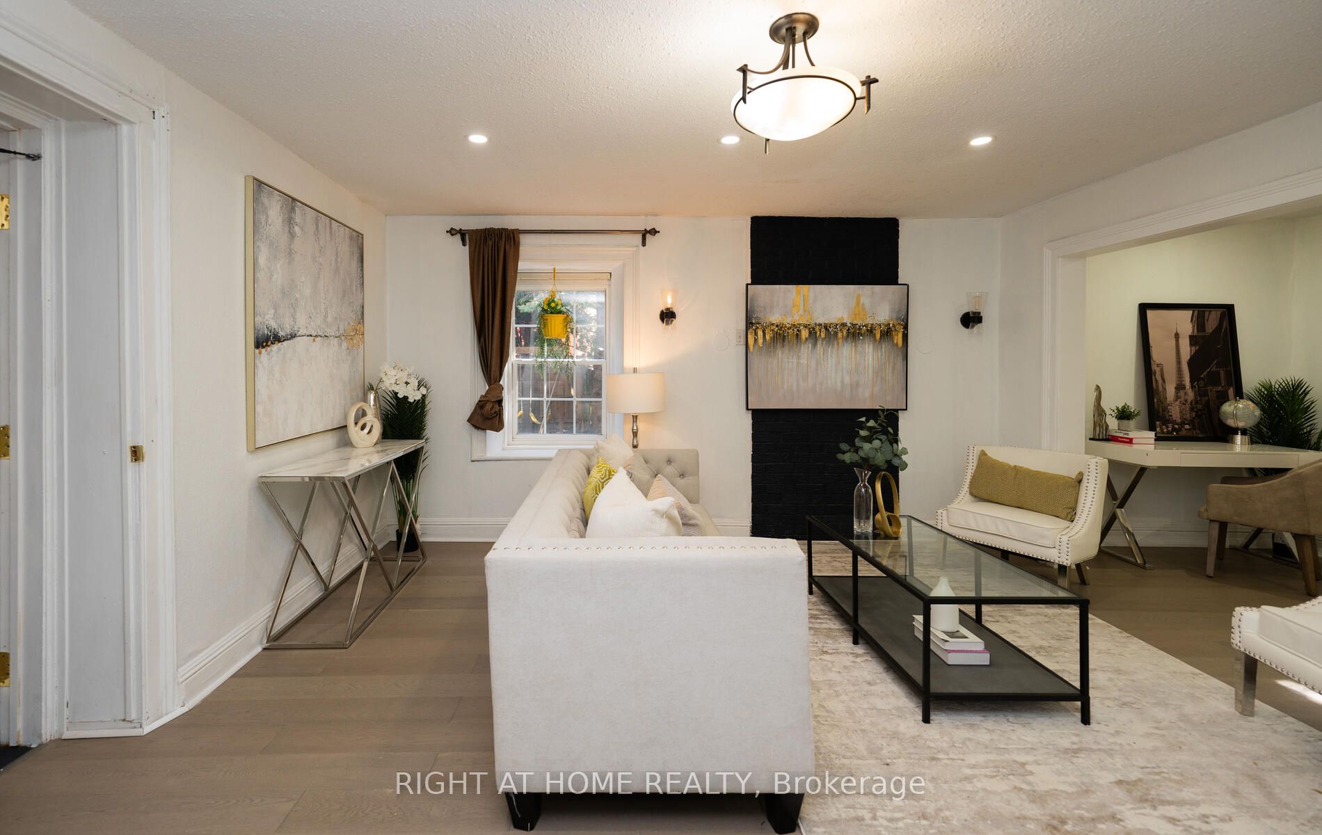 2319 Wildwood Cres