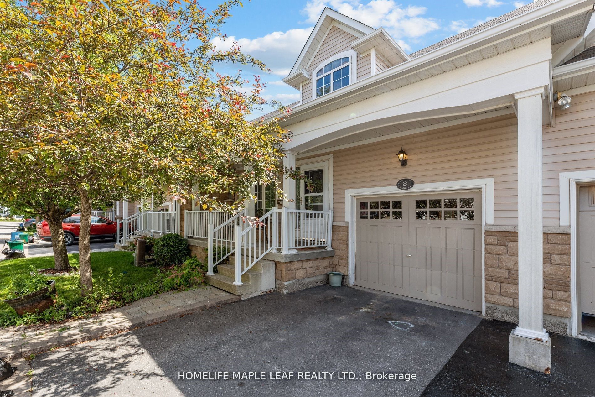 350 Lakebreeze Drive #8