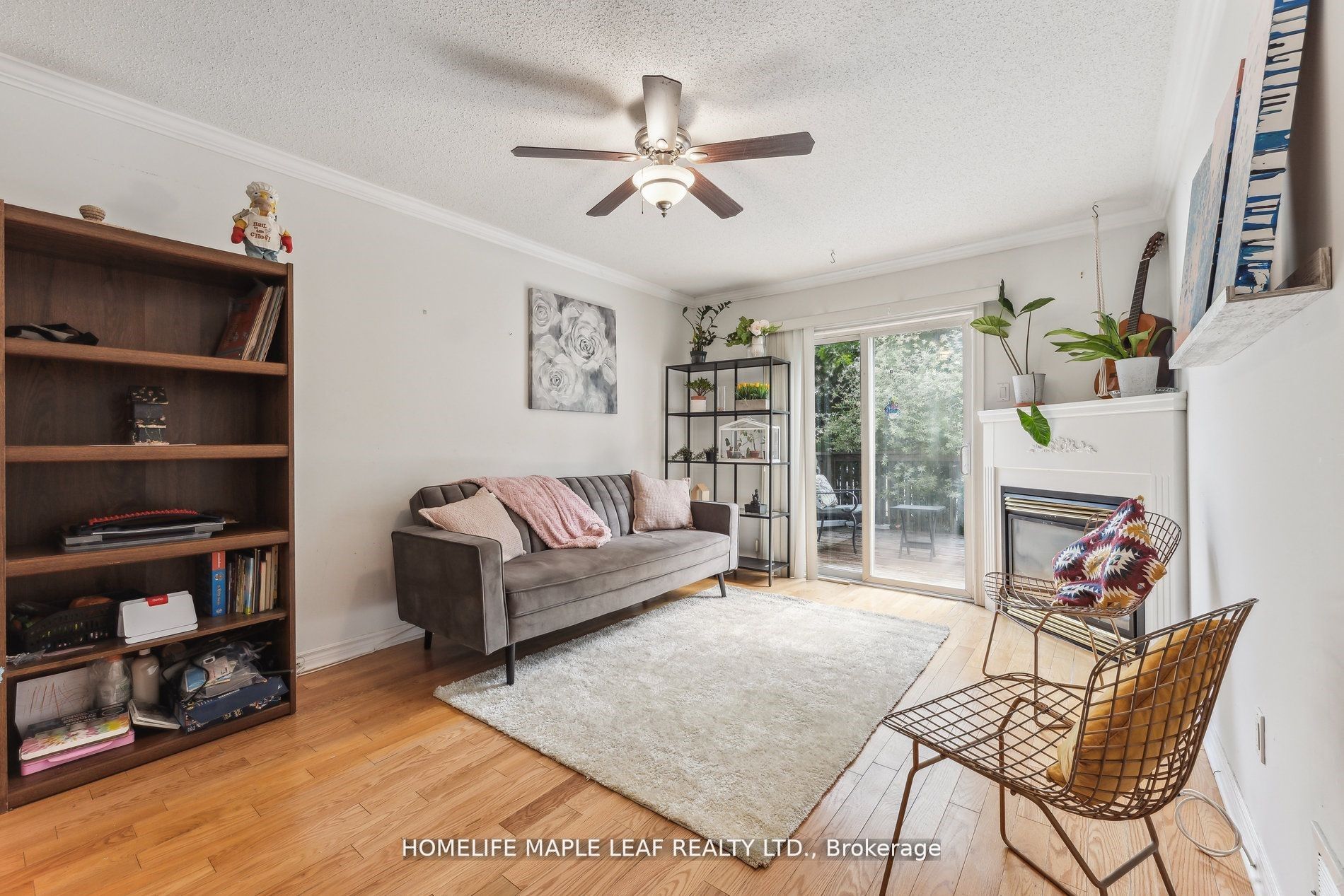 350 Lakebreeze Drive #8