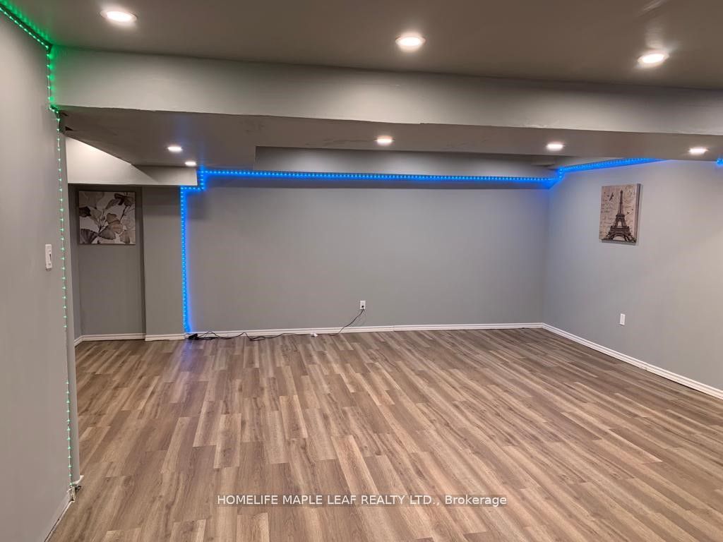 350 Lakebreeze Drive #8