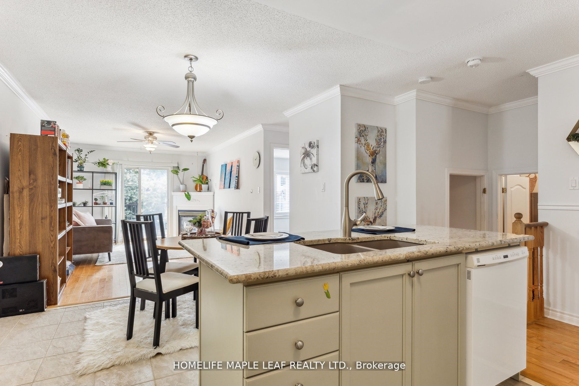 350 Lakebreeze Drive #8